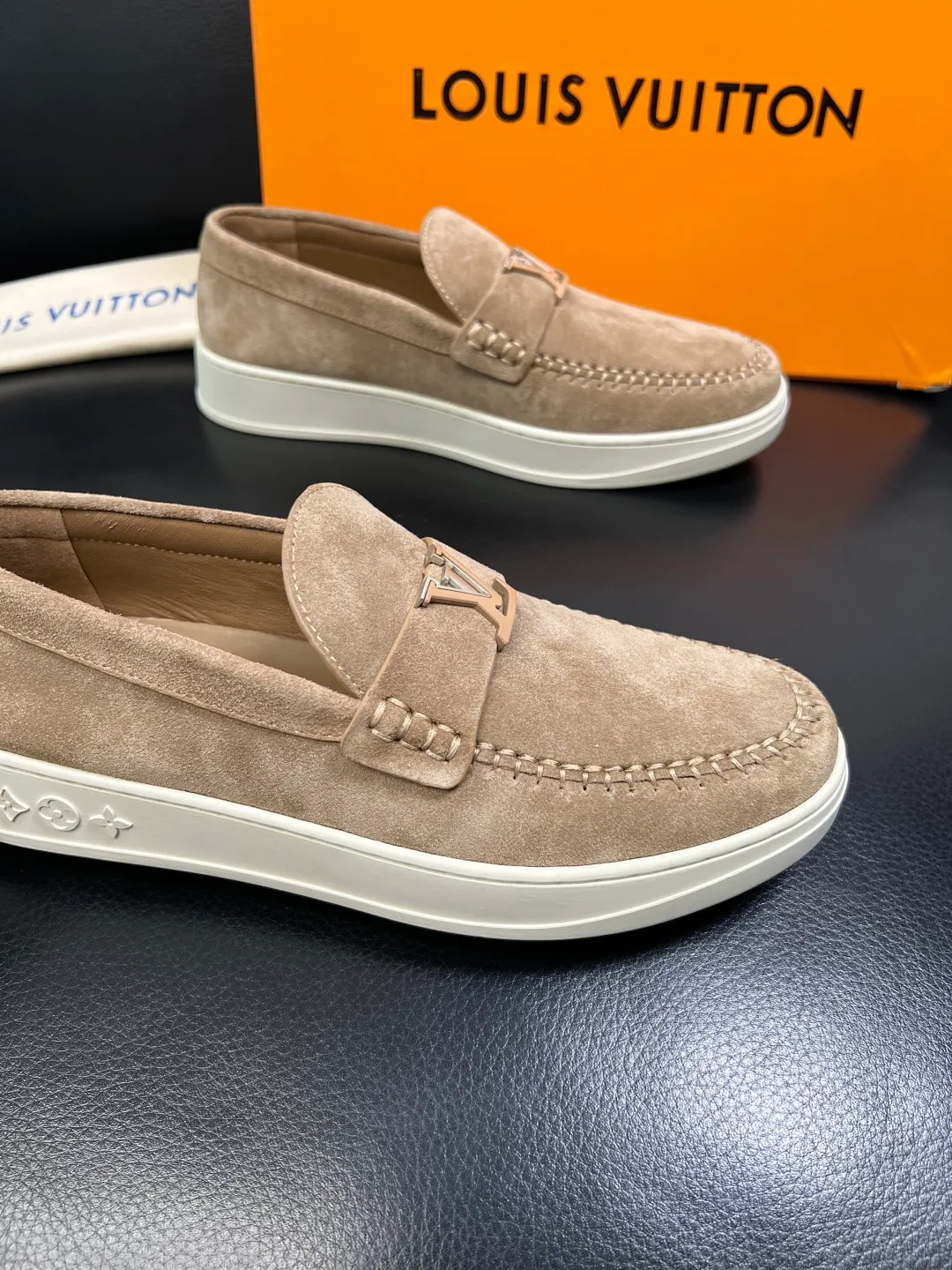 Men's shoes 💰740 Lv high quality top crafts Louis Vuitton, sports sneakers counter synchronization, uppers imported from Italy, high-quality splicing colorful complex crafts, imported mesh pads soft and comfortable, soles: original soles specially provided by the original factory, T men's shoes 💰U exclusive movable molded soles super comfortable, original factory single goods, code number 38-44 (customized 45)
